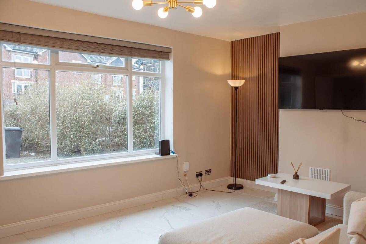 Modern 1-Bed House With Parking Near Kirkstall Villa Horsforth Luaran gambar